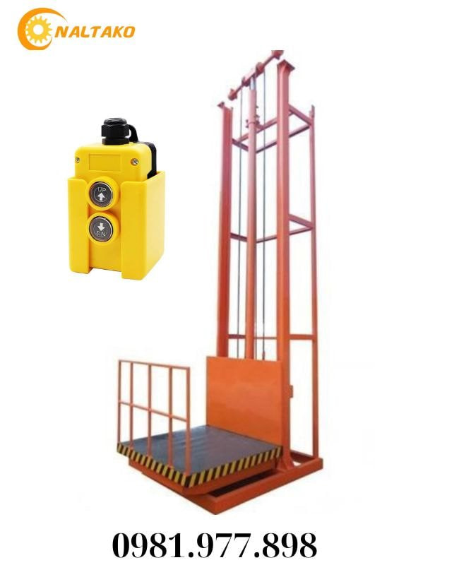 Remote-Controlled Hydraulic Cargo Lift 2 Remote-Controlled Hydraulic Cargo Lift 2