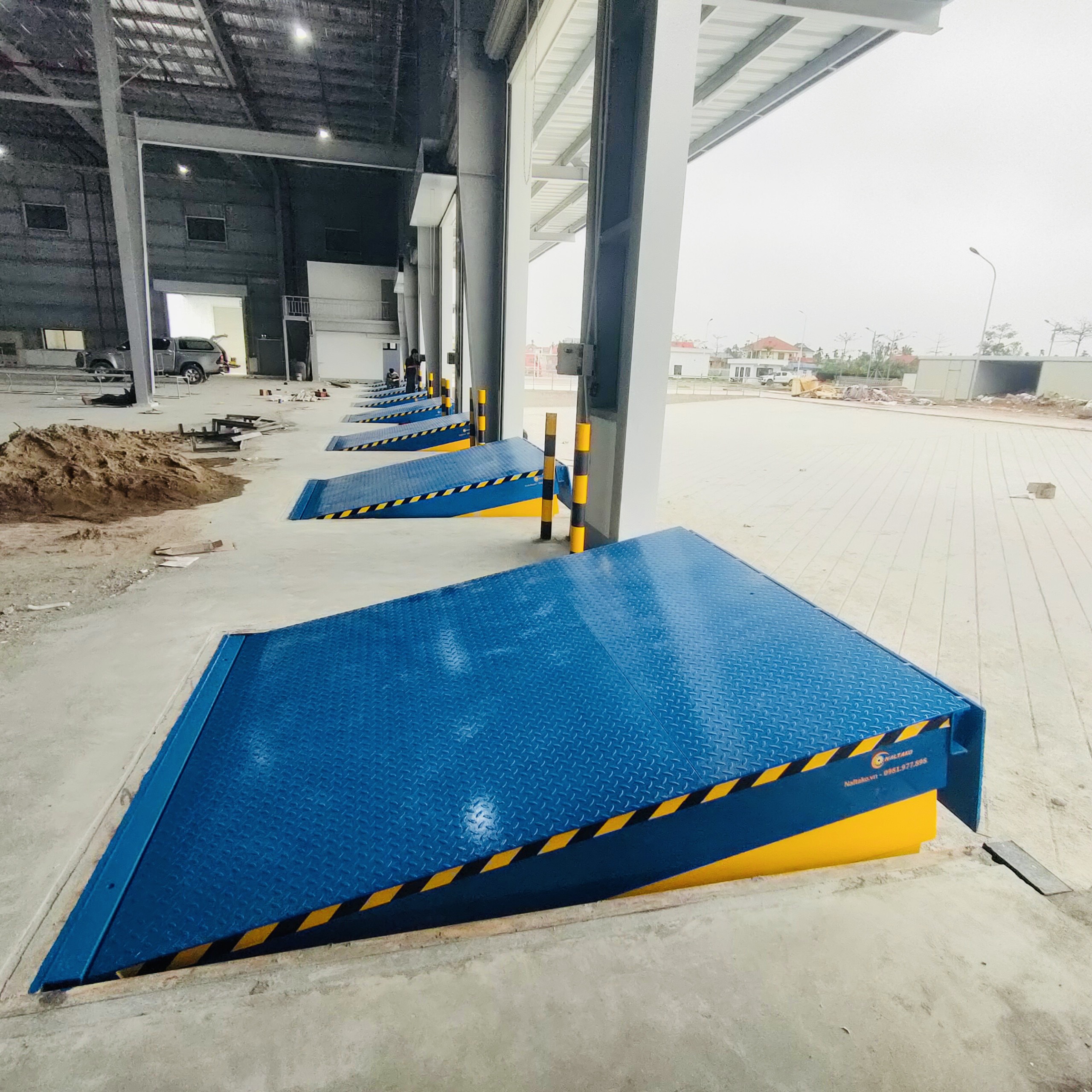 Sàn nâng thủy lực là thiết bị không thể thiếu trong các công trình hiện đại