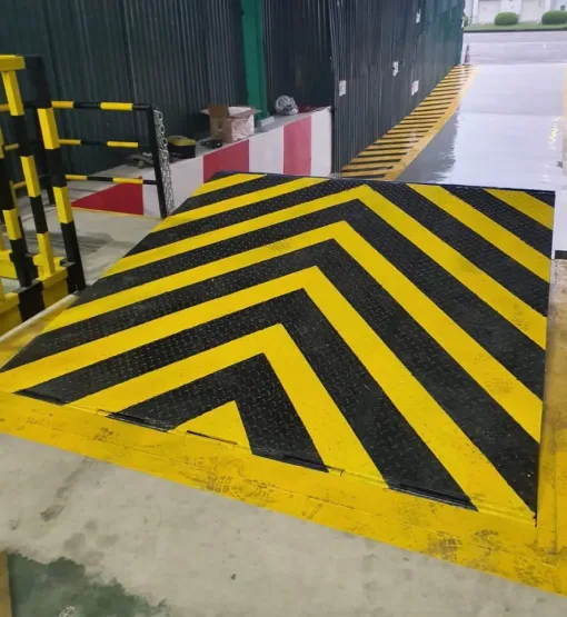 Sàn nâng có tải trọng nâng tối đa là 8 tấn