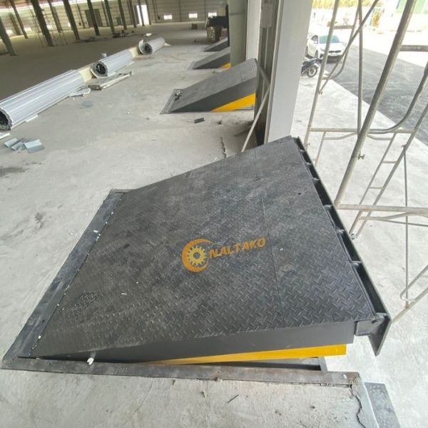 Sàn nâng thủy lực tải trọng dưới 2 tấn