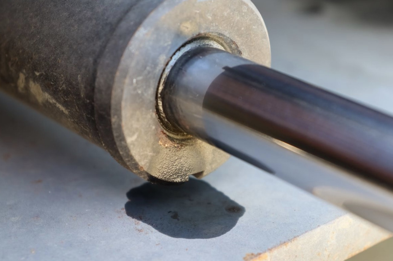 Xy lanh thủy lực bị rò dầu