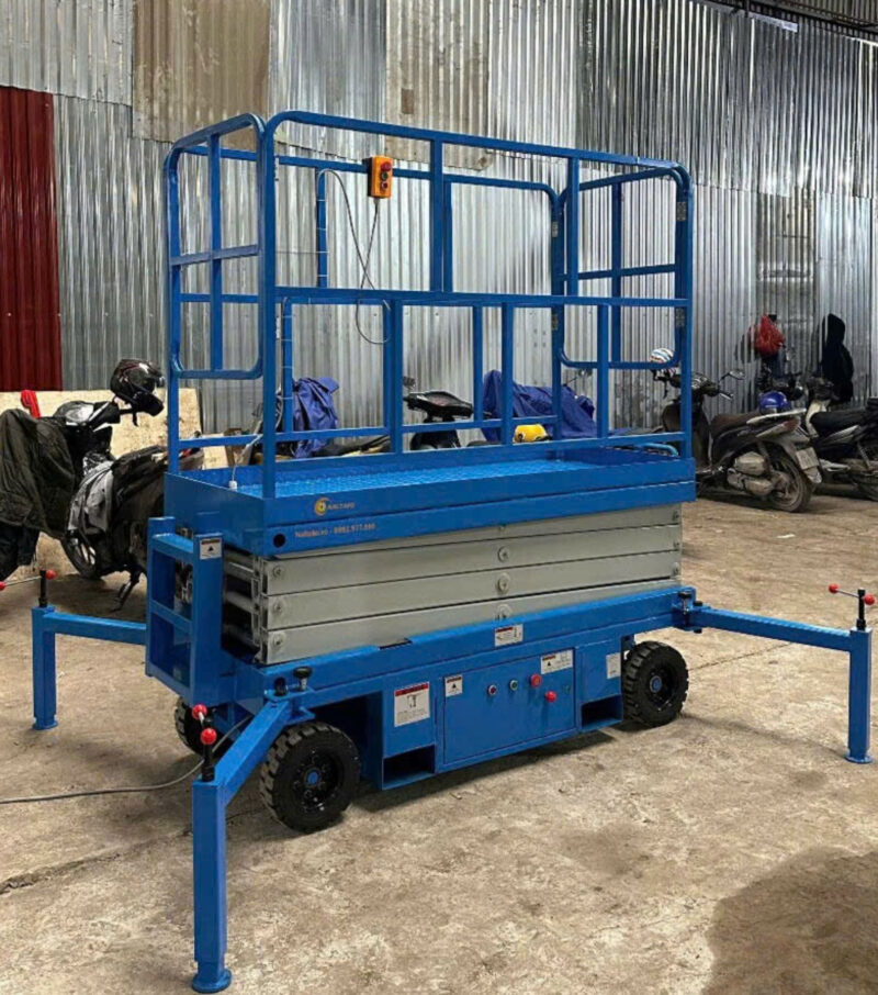Xe nâng người thủy lực có hệ thống cảm biến và khóa an toàn
