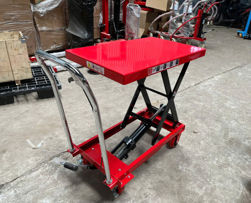 Xe nâng cần được bảo dưỡng định kỳ để tăng hiệu quả làm việc 