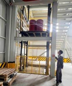 Thiết bị nâng hạ hàng hóa nặng lên cao