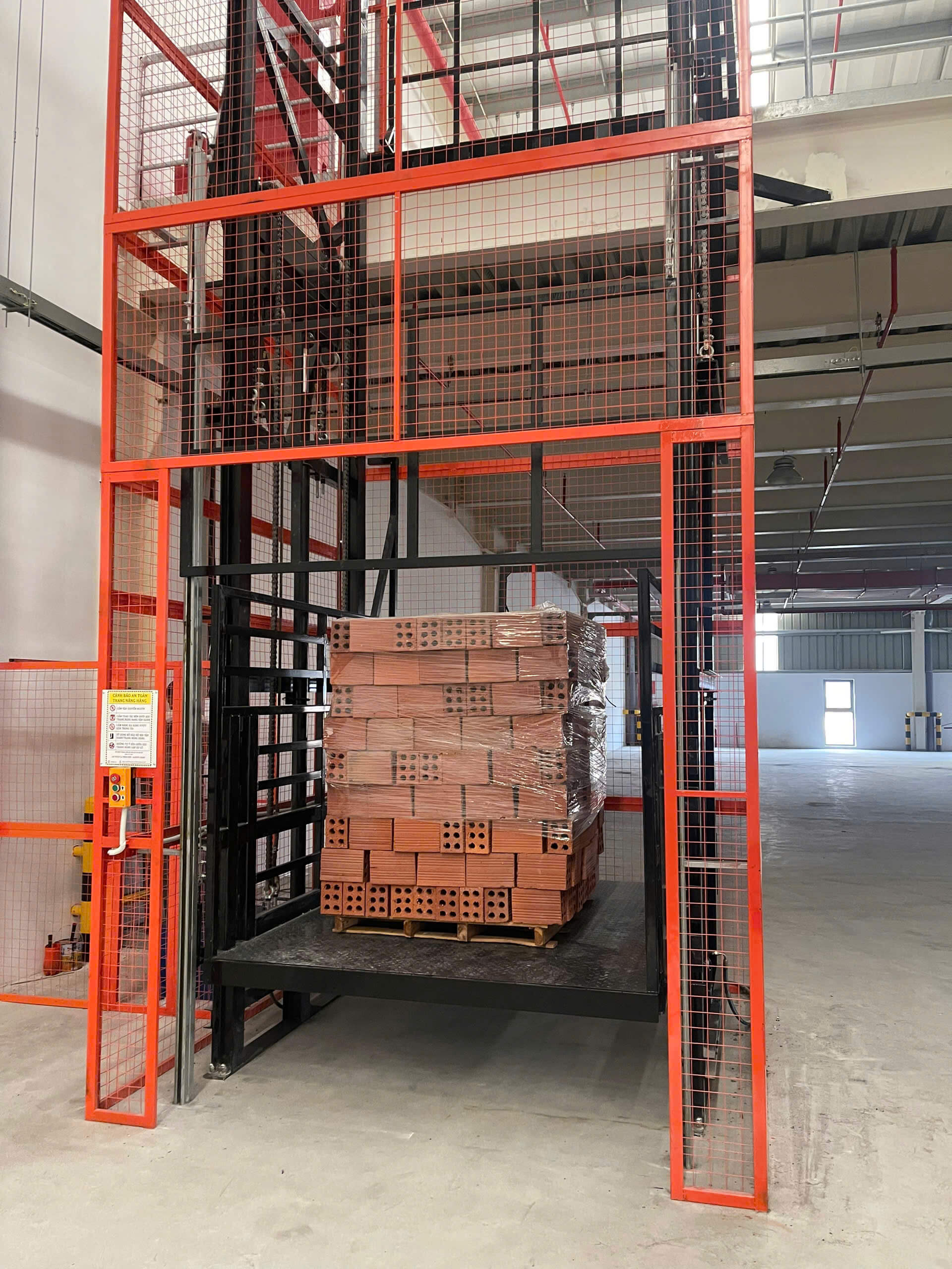 Thang Nâng Hàng Thủy Lực