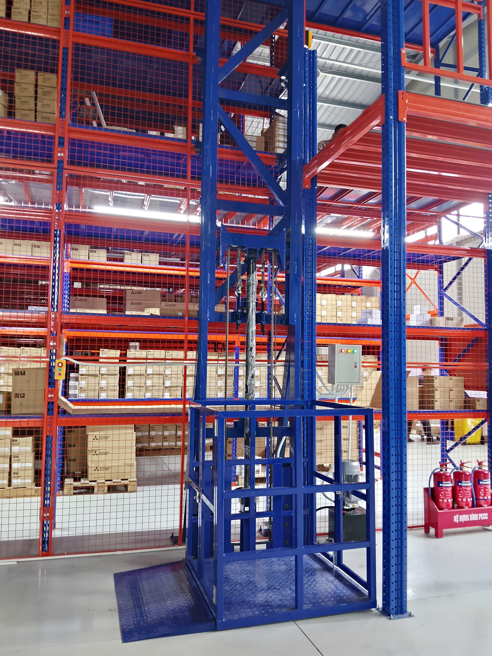 Mẫu thang nâng hàng mini của Naltako