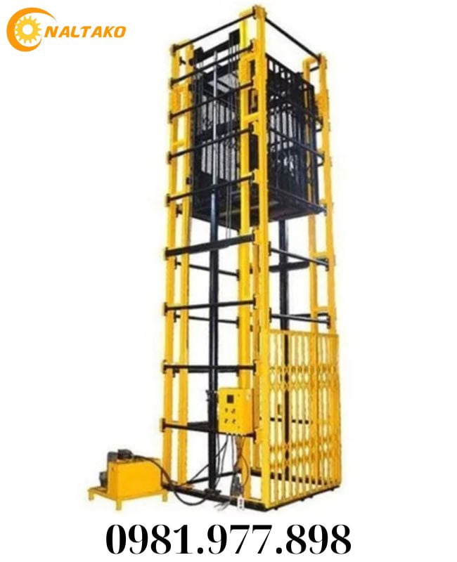Thang nâng hàng được trang bị hệ thống thủy lực mạnh mẽ