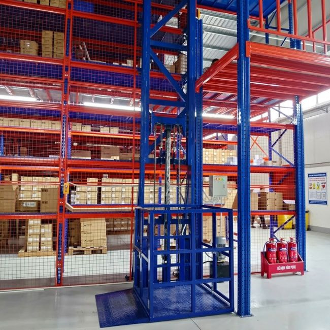 Thang nâng hàng tải trọng 250kg (thuộc dự án Bích Hà - Thanh Oai của Naltako)