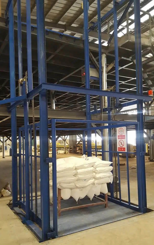 Thang n&acirc;ng h&agrave;ng của Naltako hoạt động bền bỉ nhờ cơ chế n&acirc;ng hạ thủy lực