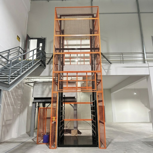Thang nâng hàng thủy lực 1500kg Thang nâng hàng thủy lực 1500kg