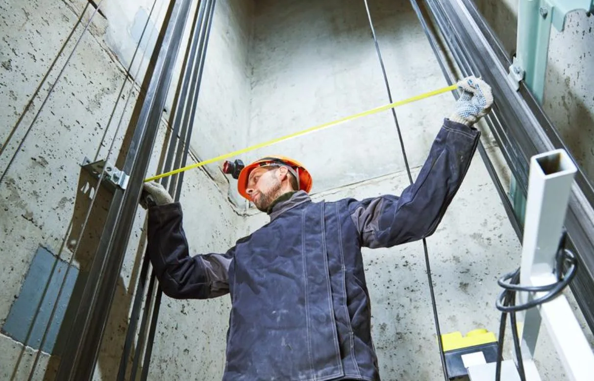 Thang nâng thủy lực được sử dụng linh hoạt và dễ bảo trì