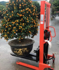 Xe nâng hạ chậu cảnh giúp công việc trở nên dễ dàm, đảm bảo an toàn và hiệu quả khi sử dụng