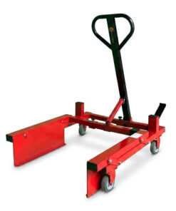 Xe được sử dụng để nâng chuyển các thùng hoa quả tại các chợ đầu mối