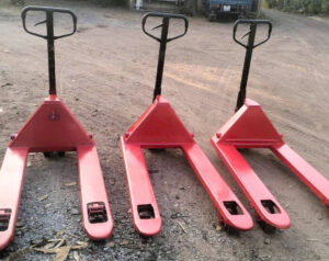 Khi mua xe nâng tay cũ Bình Dương, bạn cần lựa chọn kĩ càng để mua được sản phẩm tốt