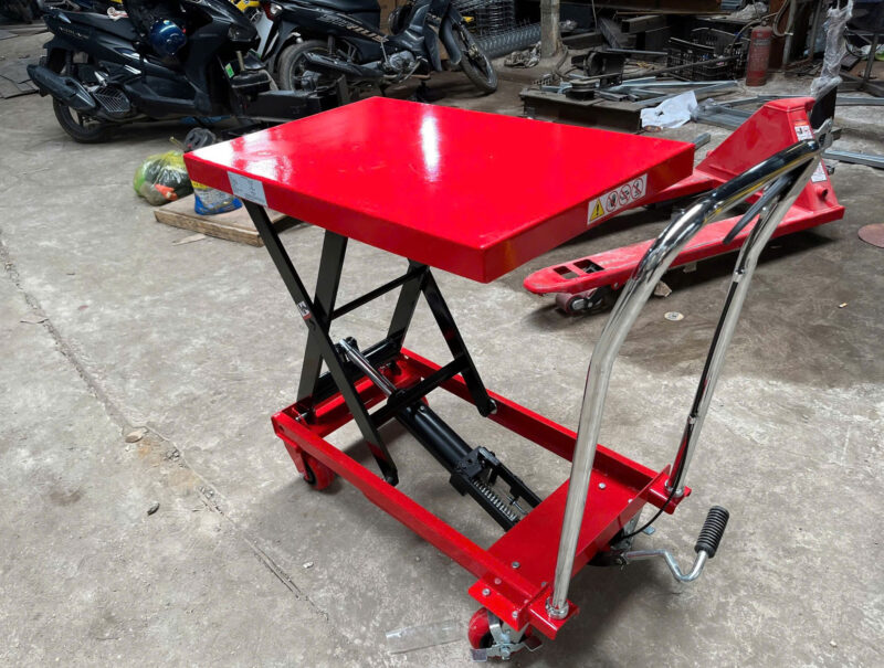 Xe bàn nâng thủy lực có các tải trọng từ 150kg và chiều cao nâng từ 0.7m
