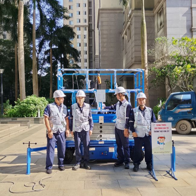 Xe n&acirc;ng người cắt k&eacute;o l&agrave; sản phẩm gi&uacute;p n&acirc;ng hạ người l&agrave;m việc tr&ecirc;n cao an to&agrave;n 