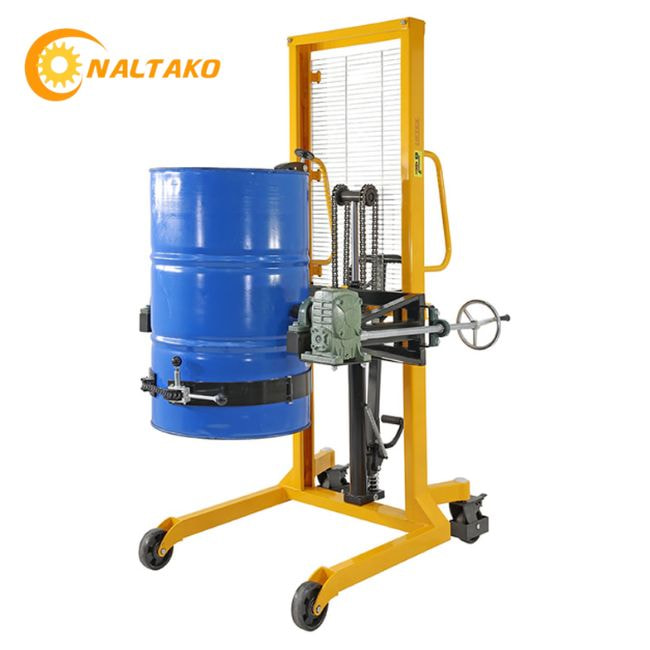 Sử dụng bơm tay hoặc bơm chân để íSử dụng bơm tay hoặc bơm chân để kích hoạt xi lanh thủy lực xe nâng quay đổ thùng phuy tay cao