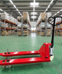 Xe nâng tay thấp 3 tấn của Naltako có khung thép dày dặn