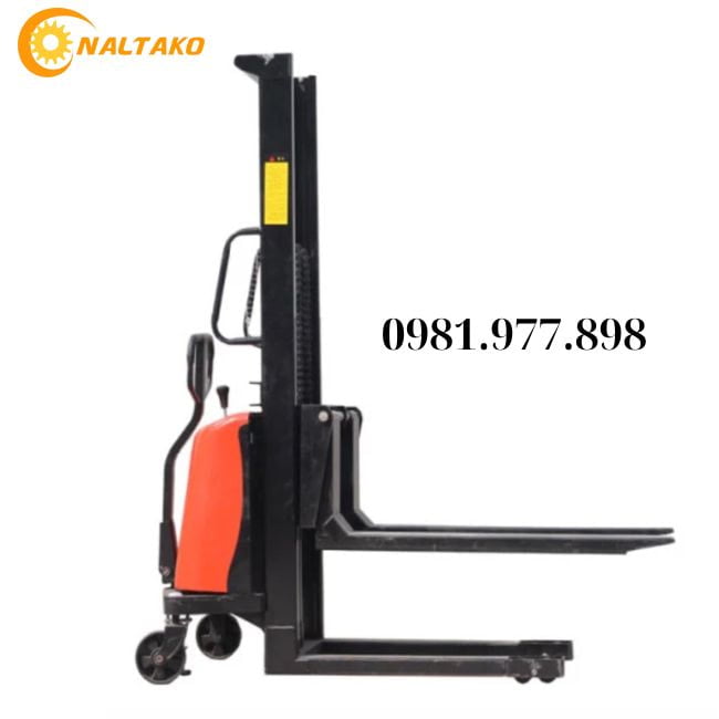 Xe nâng bán tự động là sự kết hợp của xe nâng tay thủy lực và động cơ điện