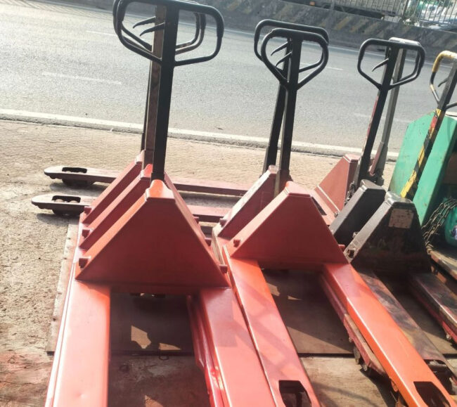 Mua xe nâng tay cũ có thể do nhiều yếu tố khác nhau