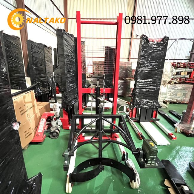 Xe nâng quay đổ phuy tay cao 5 Xe nâng quay đổ phuy tay cao 5