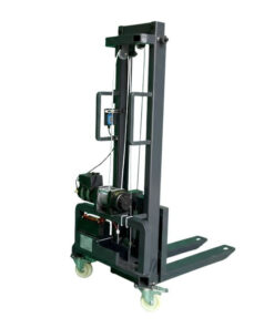 Xe nâng tời điện 1.6m phù hợp đưa hàng lên các thùng xe cao hơn